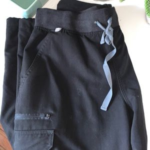 Figs kade cargo black scrub pants